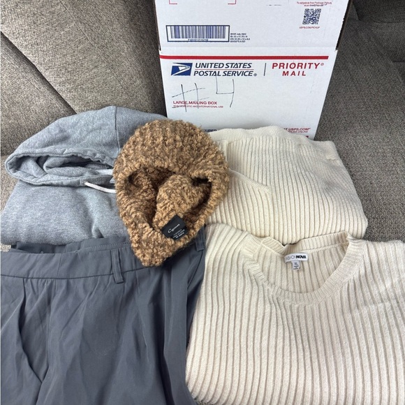 Box With Clothes Brands Like Pretty Little Things, Wild Fable And Fashion Nova. - Picture 7 of 7